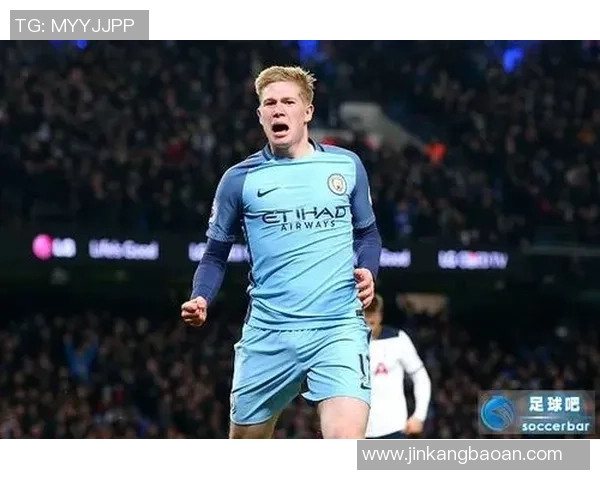 足球球星装扮老人的奇趣生活：跨越年龄界限的时尚与幽默